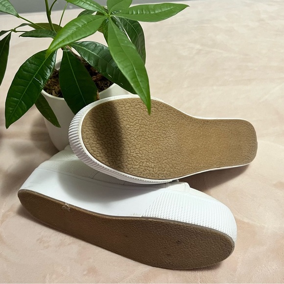 - Steve Madden - Women's Elore
Sneaker - Picture 5 of 7